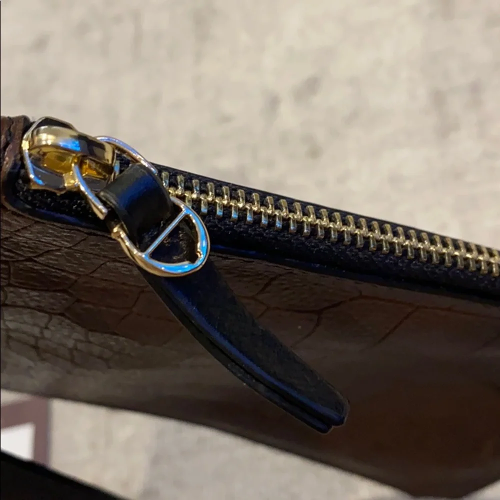 Etienne Aigner leather pouch - Picture 3 of 7